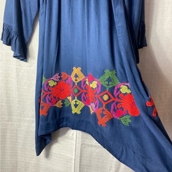 Ivy Jane S Dress Dark Blue Floral Embroidery
Off the shoulder sexy - Picture 2 of 7